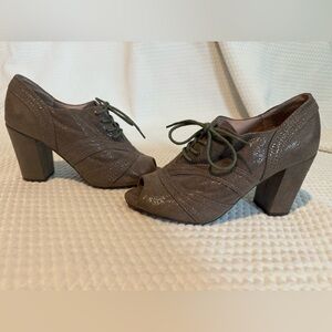 Seychelles Women's Oxford Peep Toe Lace Up Pump